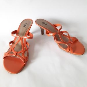 NWOT Fioni Sandal Slides Peach / Orange kitten